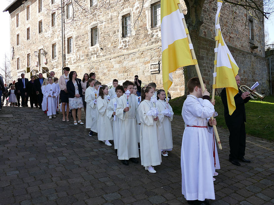 Feier der 1. Heiligen Kommunion in Sankt Crescentius (Foto: Karl-Franz Thiede)